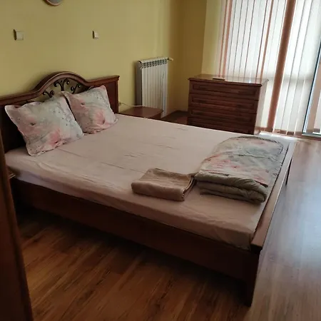 стая за двама в град бургас. Gazde/Camere de închiriat Burgas City