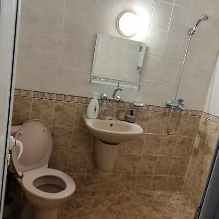 стая за двама в град бургас. Gazde/Camere de închiriat
