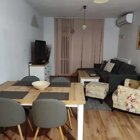 стая за двама в град бургас. Gazde/Camere de închiriat *